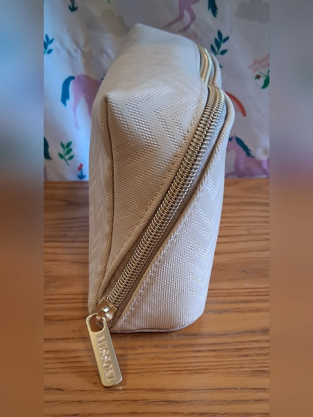 NWOT Missoni & Delta Cream ZigZig Asymetric Travel Cosmetic Makeup Beauty Bag
